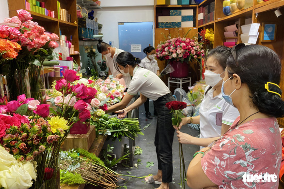 Hoa hồng biết nói, hoa xoáy trái tim cháy hàng dịp 14-2 - Ảnh 5.