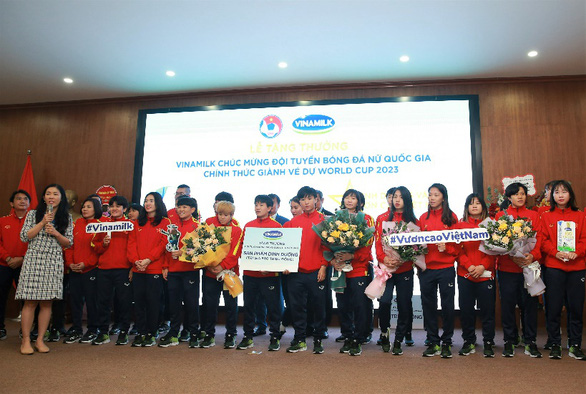 Vinamilk trao thưởng, mừng thành tích các cô gái ‘kim cương’ của bóng đá Việt Nam - Ảnh 2.