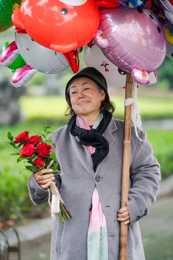 Valentine 2022: Màn tỏ tình bằng 99.999 bông hồng ấn tượng tại Hà Nội - Ảnh 13.