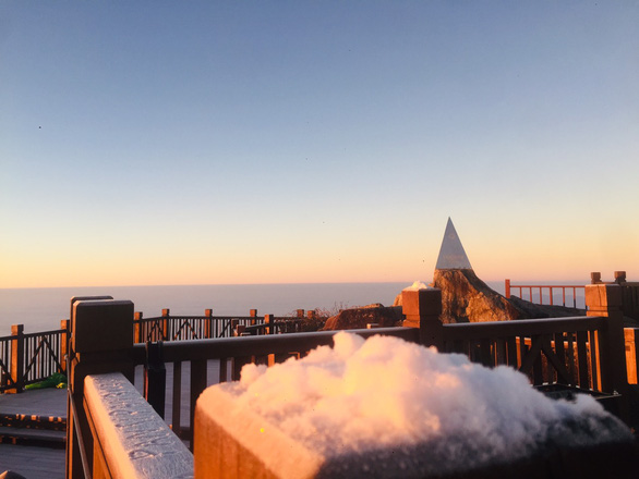 Xuất hiện sương muối trên đỉnh Fansipan ngày lễ Tình nhân - Ảnh 1.