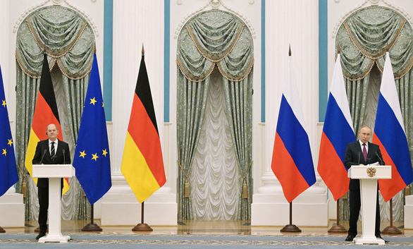 Họp với thủ tướng Đức, ông Putin chỉ trích nhưng sẵn sàng hợp tác với phương Tây - Ảnh 1.