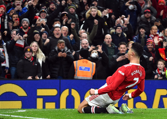 Ronaldo ‘khai hỏa’ trở lại, Man Utd vào top 4 - Ảnh 1.