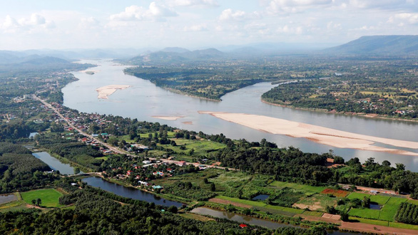 Đập thủy điện làm rối nhịp thủy văn ở Mekong, 2022 nguy cơ tiếp tục khô hạn đe dọa sản lượng ĐBSCL - Ảnh 1.