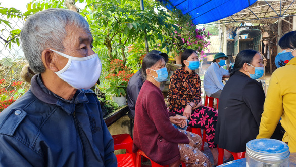 Nam sinh viên Nguyễn Văn Nghĩa về nhà, đám tang đẫm nước mắt - Ảnh 9.