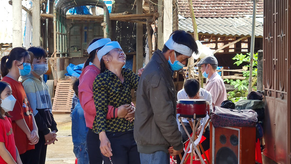 Nam sinh viên Nguyễn Văn N. về nhà, đám tang đẫm nước mắt - Ảnh 8.