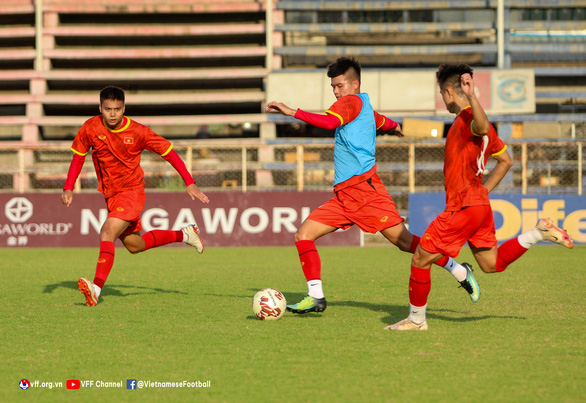 Đội tuyển U23 Việt Nam có 6 cầu thủ phải tập riêng vì sức khỏe - Ảnh 2.