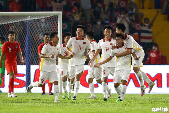Bổ sung khẩn cấp 6 cầu thủ sang Campuchia chi viện cho U23 Việt Nam - Ảnh 1.
