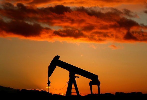 Giá dầu thế giới nhảy múa trước tình hình Ukraine - Ảnh 1.