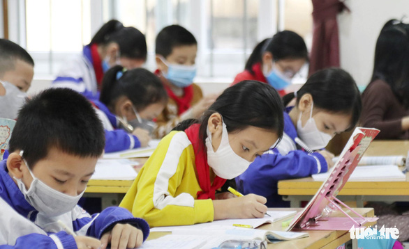 Hàng trăm trường ở Nghệ An cho học trò nghỉ học tránh rét, phòng dịch - Ảnh 2.