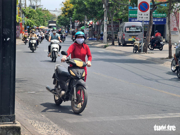 Trước giờ tăng giá, nhiều cây xăng TP.HCM tiếp tục đóng cửa, báo hết xăng - Ảnh 2.