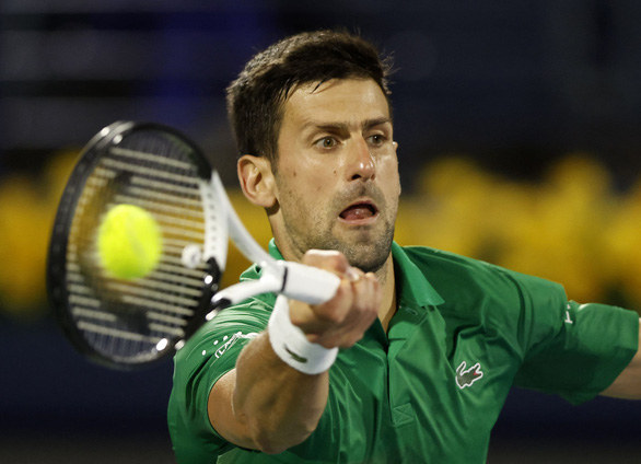 Novak Djokovic thắng trận đầu tiên trong năm 2022 - Ảnh 2.
