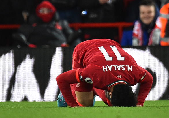 Salah và Mane lập cú đúp, Liverpool chỉ còn kém Man City 3 điểm - Ảnh 1.