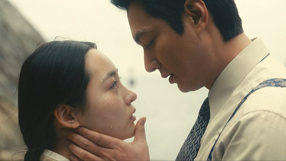 Lee Min Ho đóng vai phản diện, hợp tác cùng tượng vàng Oscar Youn Yuh Jung trong Pachinko - Ảnh 2.
