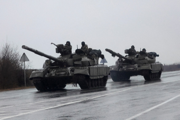Thông tin nhiễu loạn những giờ đầu Nga đưa quân vào miền đông Ukraine - Ảnh 3.