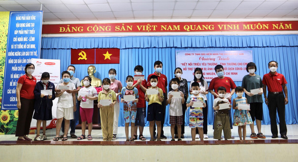 Dai-ichi Life Việt Nam trao học bổng hỗ trợ trẻ em bị ảnh hưởng bởi dịch COVID-19 - Ảnh 1.