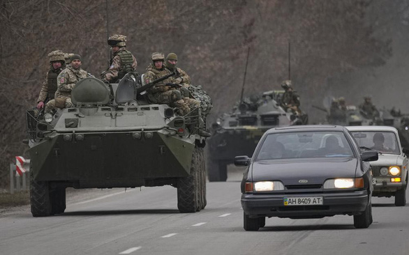 ĐỌC NHANH: Binh sĩ Ukraine và Nga giao tranh ở Kiev - Ảnh 5.