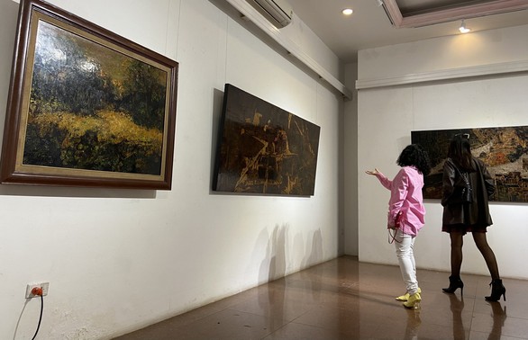 Vũ trụ đầy nữ tính và mê mải của họa sĩ Hiền Nguyễn - Ảnh 1. Vũ trụ đầy nữ tính và mê mải của họa sĩ Hiền Nguyễn - Ảnh 1.
