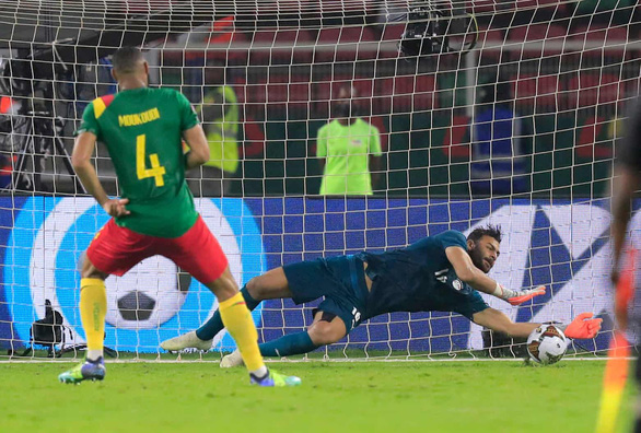 Thắng Cameroon trên chấm luân lưu, Salah và Ai Cập vào chung kết CAN Cup - Ảnh 1.