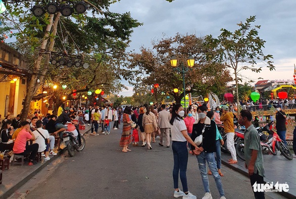Hơn 50.000 khách đến Huế tham quan Đại Nội, chùa Từ Hiếu dịp Tết Nhâm Dần - Ảnh 7. Hơn 50.000 khách đến Huế tham quan Đại Nội, chùa Từ Hiếu dịp Tết Nhâm Dần - Ảnh 7.