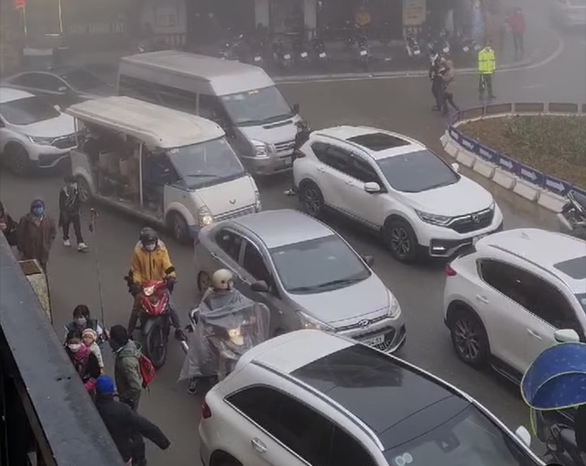 Sapa đông nghẹt người đi chơi Tết, một ngày đón khách bằng cả tháng - Ảnh 3. Sapa đông nghẹt người đi chơi Tết, một ngày đón khách bằng cả tháng - Ảnh 3.