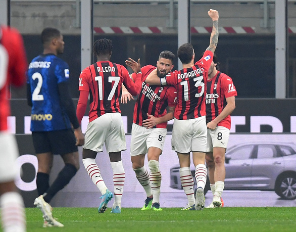 Olivier Giroud lập cú đúp giúp AC Milan ngược dòng đánh bại Inter Milan - Ảnh 1.