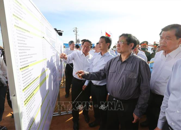 Thủ tướng: Xây dựng sân bay Long Thành, ai không làm được thì đứng sang một bên cho người khác làm - Ảnh 2.
