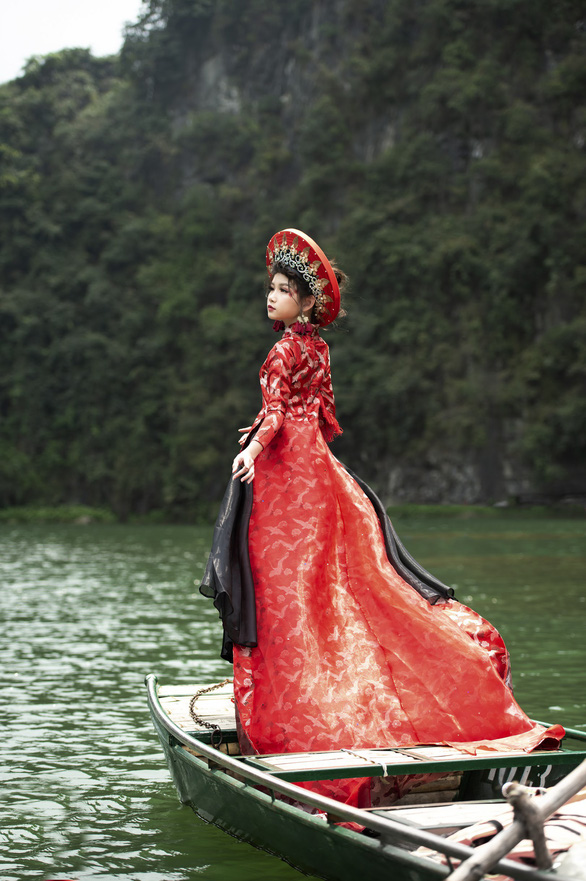 Phương Hồ quảng bá văn hóa, cảnh sắc Việt Nam ra quốc tế qua trang phục dân tộc - Ảnh 9.