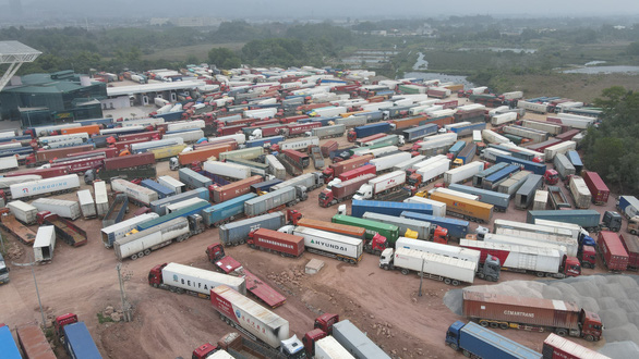 600 container hàng nằm chờ thông quan tại cửa khẩu Móng Cái  - Ảnh 1.