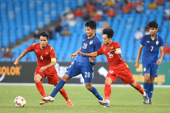 HLV Park Hang Seo triệu tập 32 cầu thủ đội tuyển U23 Việt Nam chuẩn bị SEA Games 31 - Ảnh 1.