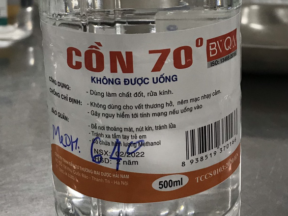 Cửa hàng thuốc không được bán sản phẩm chứa methanol gây nhầm lẫn với cồn sát trùng - Ảnh 1.