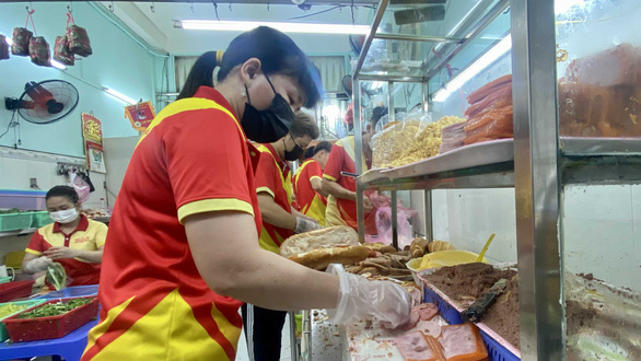 Bánh mì Việt ký sự - Kỳ 7: Đi tìm hương vị Banh mi Saigon - Ảnh 2.