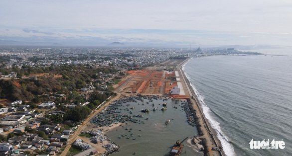 Bình Thuận thu hồi dự án xây dựng các cao ốc đắc địa ở ven biển - Ảnh 2.