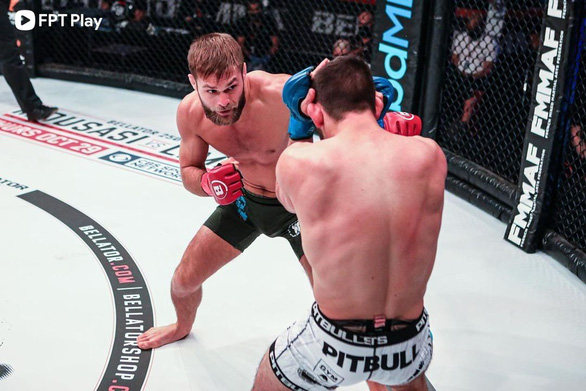 Bellator MMA 276: Adam Borics so tài Mads Burnell - Ảnh 3.