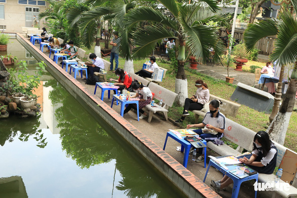 200 thiếu nhi thi vẽ tranh áo dài và hoa - Ảnh 2.