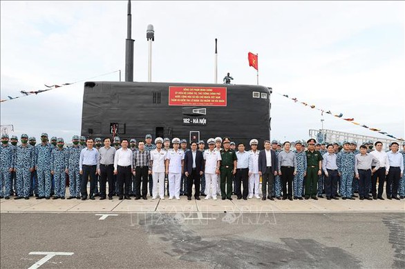 Thủ tướng Phạm Minh Chính dâng hương tưởng niệm các liệt sĩ Gạc Ma - Ảnh 4. Thủ tướng Phạm Minh Chính dâng hương tưởng niệm các liệt sĩ Gạc Ma - Ảnh 4.
