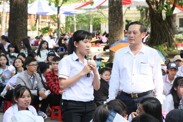 Chương trình đặc biệt mùa thi: Tư vấn tuyển sinh cho học sinh 4 đảo xa - Ảnh 1.