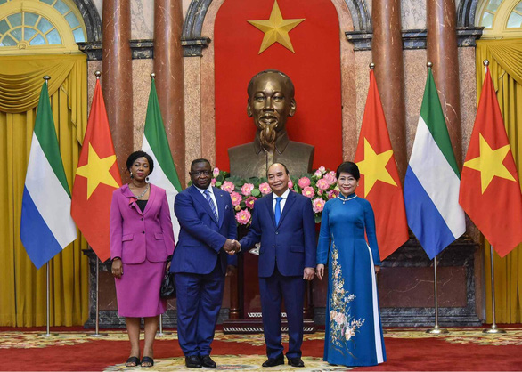 Tổng thống Sierra Leone ngưỡng mộ lịch sử Việt Nam - Ảnh 4.