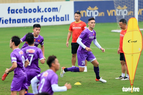 Hoàng Đức và Tiến Linh tập riêng, tuyển Việt Nam vắng nhiều nhân sự - Ảnh 3.