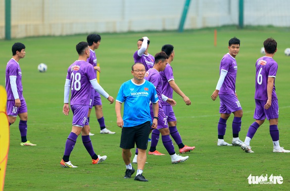 Hoàng Đức và Tiến Linh tập riêng, tuyển Việt Nam vắng nhiều nhân sự - Ảnh 4.