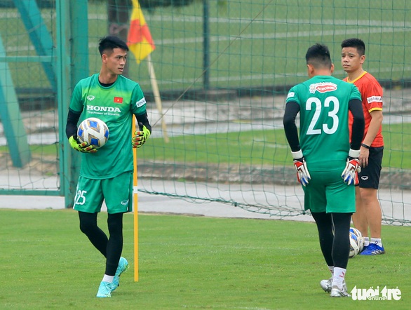 Hoàng Đức và Tiến Linh tập riêng, tuyển Việt Nam vắng nhiều nhân sự - Ảnh 5.