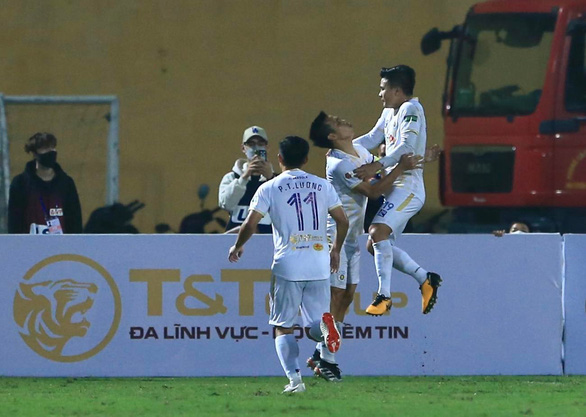 Vào sân ở hiệp 2, Quang Hải tỏa sáng mang về chiến thắng đầu tiên cho Hà Nội FC - Ảnh 1.