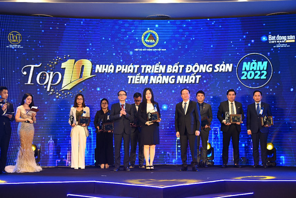 Van Phuc City nhận 2 danh hiệu bất động sản dẫn đầu 2021 - 2022 - Ảnh 3.