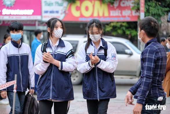 Hà Nội giao các quận, huyện có phương án học trực tiếp cho lớp 7 đến 12 - Ảnh 1. Hà Nội giao các quận, huyện có phương án học trực tiếp cho lớp 7 đến 12 - Ảnh 1.