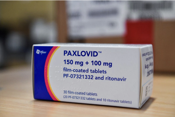 Sắp có thuốc trị COVID-19 của Pfizer giá rẻ hơn nhiều so với thuốc gốc - Ảnh 1.