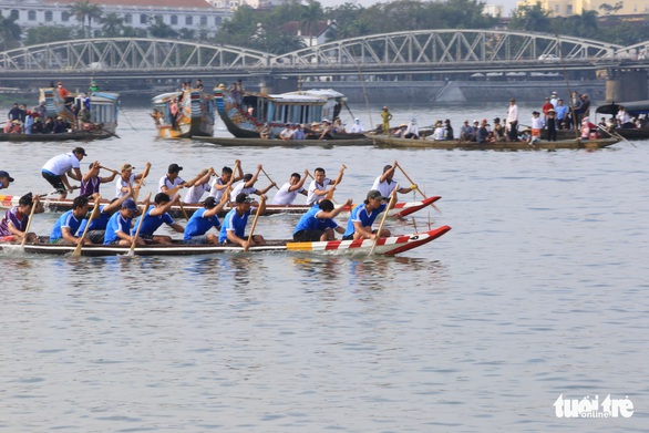 Huế khởi động mùa du lịch bằng lễ đua ghe - Ảnh 1. Huế khởi động mùa du lịch bằng lễ đua ghe - Ảnh 1.