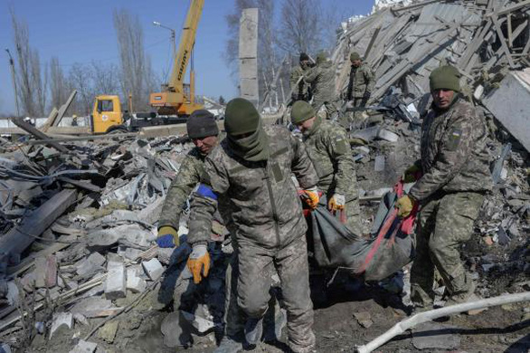 Nhữ nghìnhảnh doanh trại Ukraine trúng tên lửa Nga--Ảnh 5.