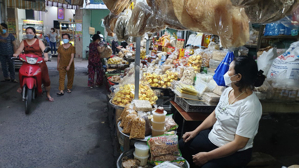 Người tiêu dùng méo mặt vì giá hàng hóa đồng loạt tăng mạnh - Ảnh 1.