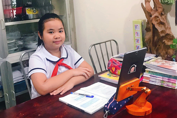 Gần 10.000 học sinh Đồng Nai chuyển sang học trực tuyến - Ảnh 1.