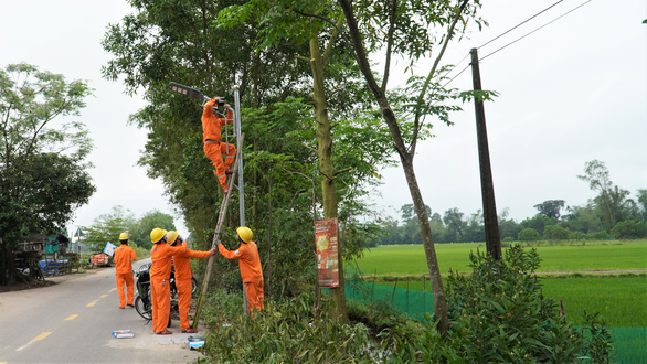 Quảng Trị khởi động Tháng Thanh niên bằng công trình thắp sáng đường quê - Ảnh 1.