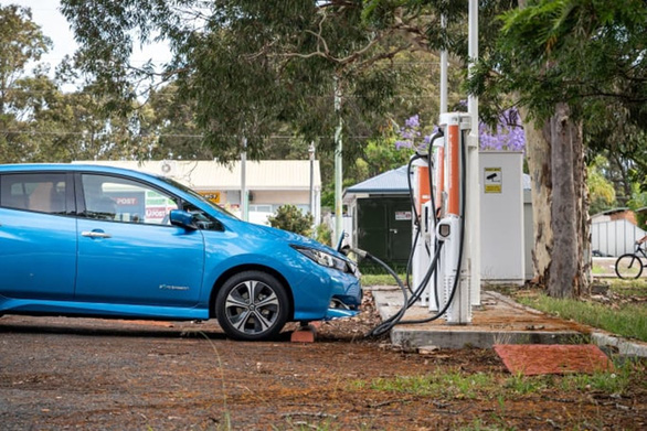 Thử đi xe điện đường dài, nhà báo Úc kết luận vẫn phải ‘thủ sẵn’ xe xăng - Ảnh 4.